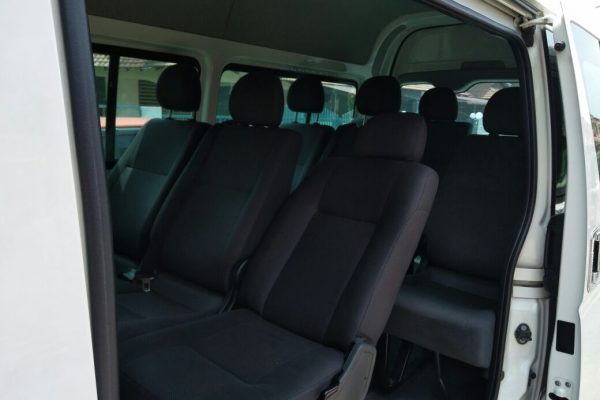 10_seater_van_1