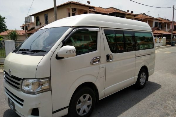 10_seater_van_2